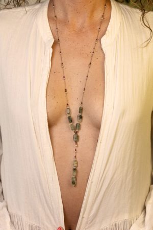 CAPRI TULSI wide Prehnite necklace